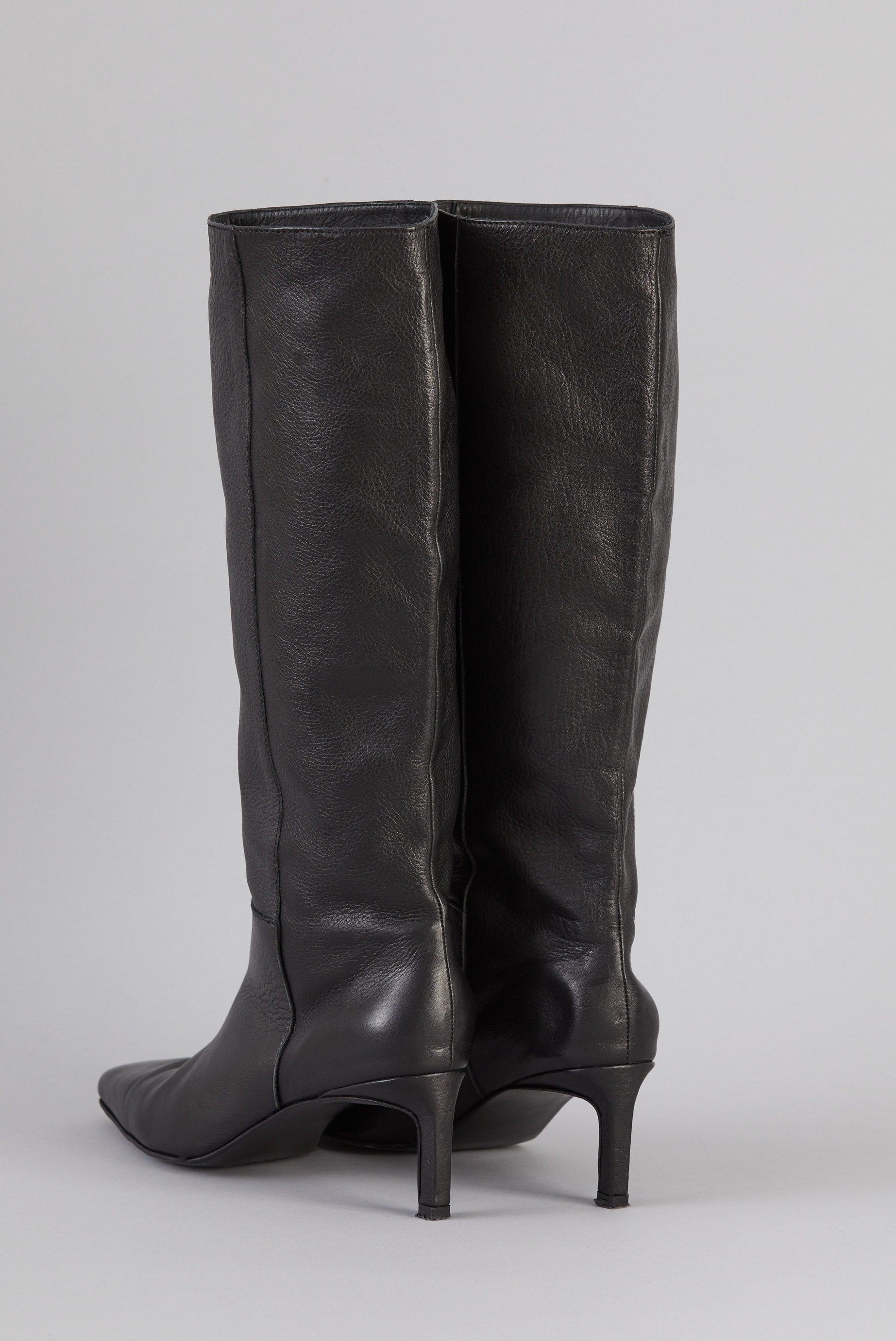BOTA KOSMOPOLITAN                                                                                    