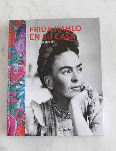 FRIDA KAHLO EN SU CASA
