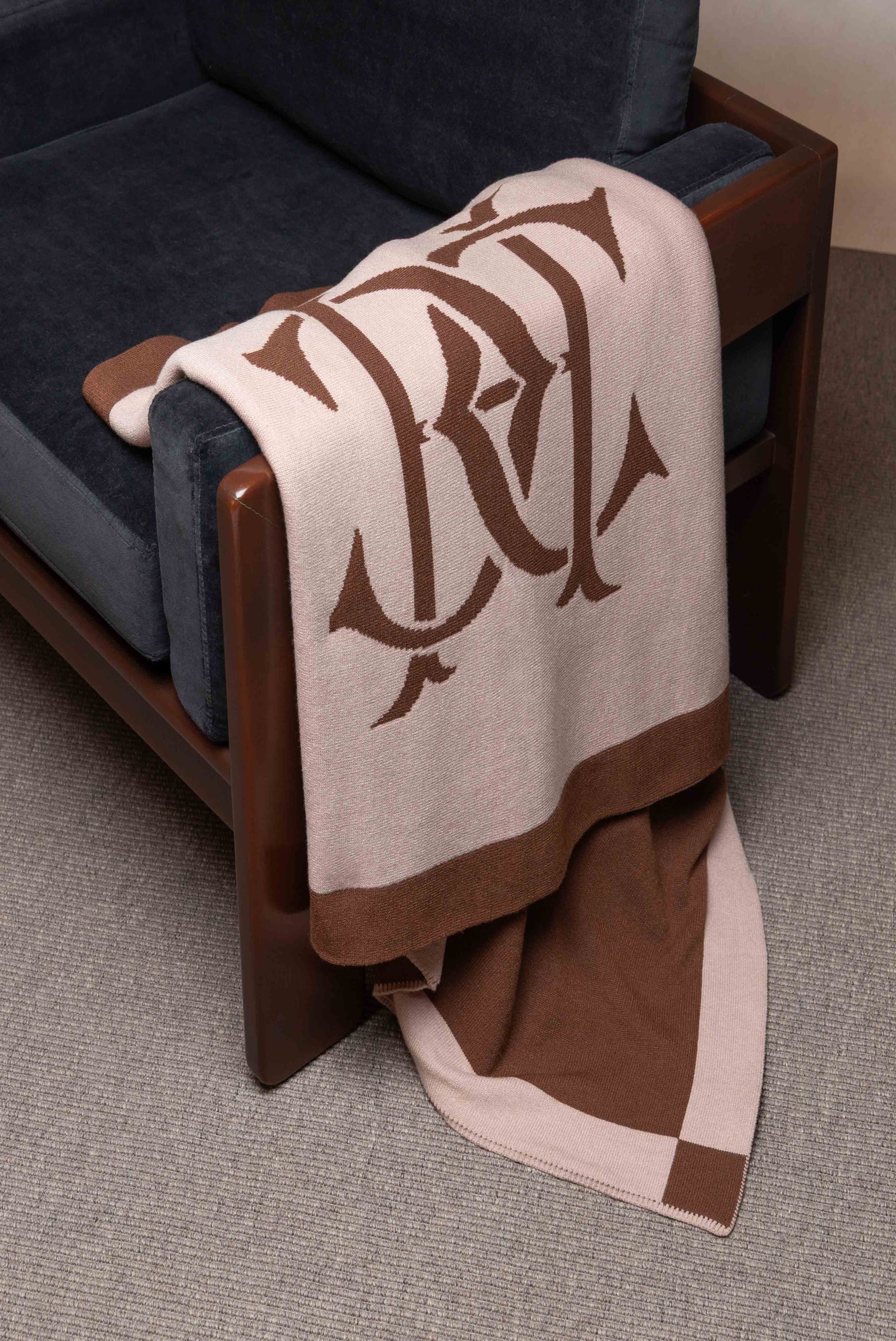 PIE DE CAMA MONOGRAMA 0,75x2,05 MTS                                                                  