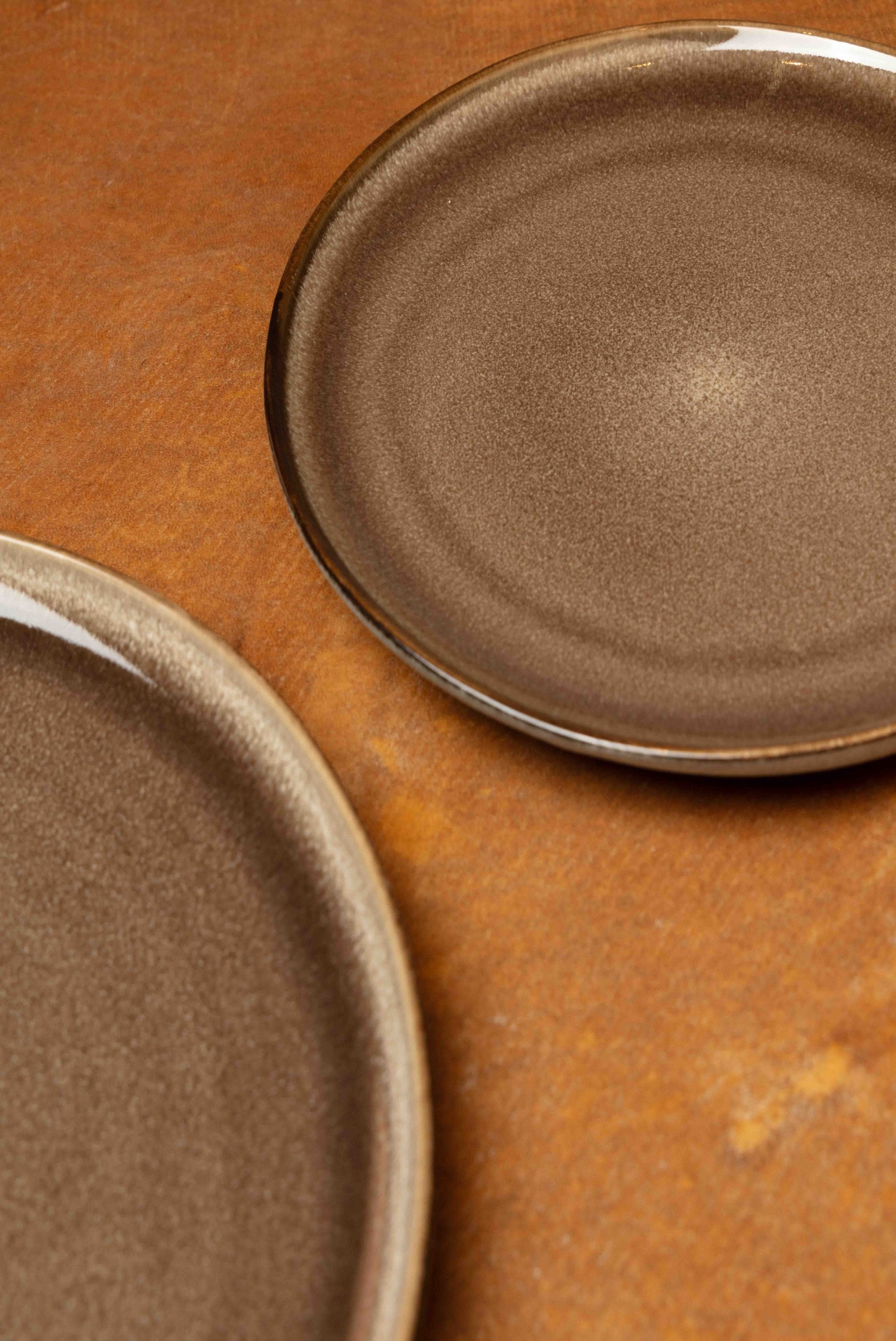 PLATO POSTRE GLAZED BROWN                                                                            